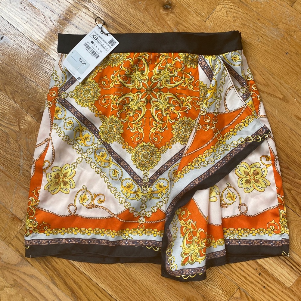NWT Patterned Zara Skort